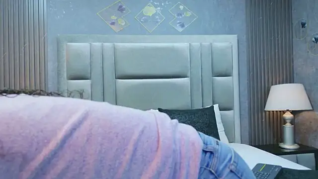 Snapshot of RoxanaAngel chatting on February 19, 12:46 pm RoxanaAngel online show from February 19, 12:46 pm