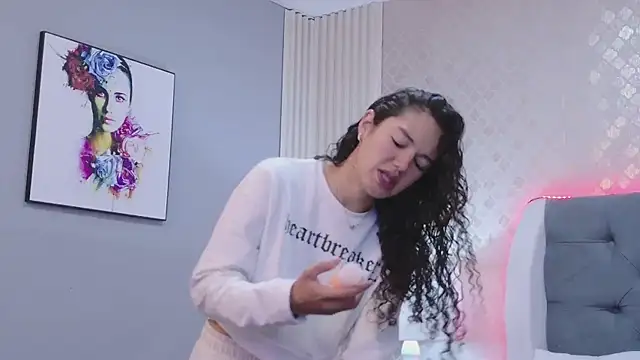 Snapshot of RoxanaAngel chatting on February 12, 1:22 pm RoxanaAngel online show from February 12, 1:22 pm