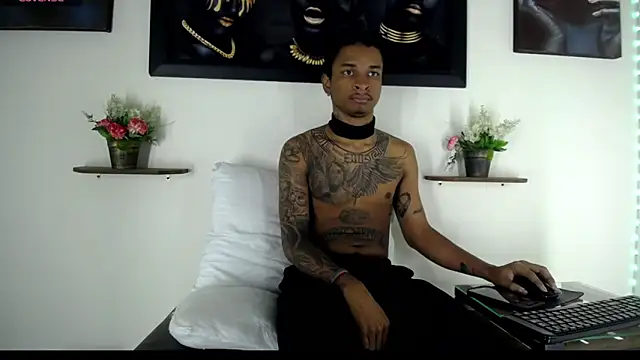 Tatoo Noah online show from February 25, 1:11 pm