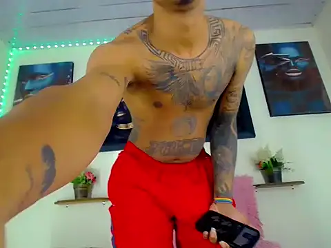 Tatoo Noah online show from April 13, 1:04 pm