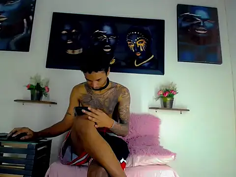 Tatoo Noah online show from March 10, 5:06 pm