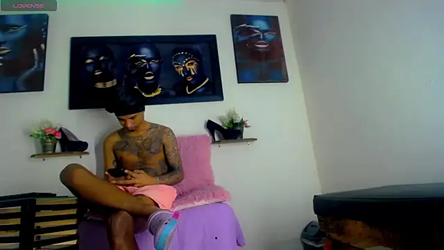 Tatoo Noah online show from April 9, 1:06 pm