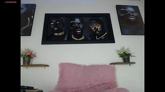 Tatoo Noah online show from April 12, 1:25 pm