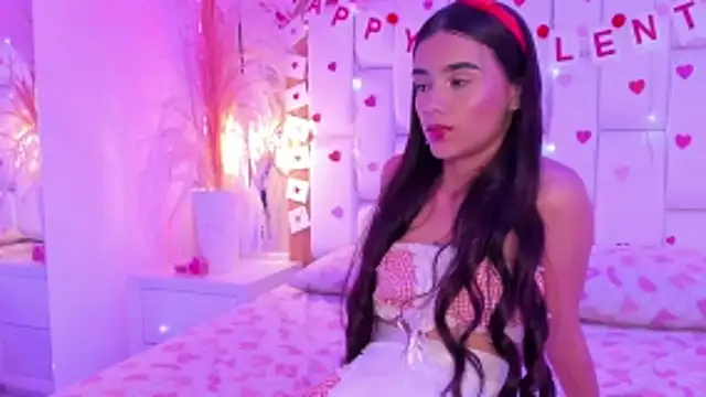 StefanyCondia online show from February 14, 6:30 pm