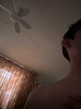 Snapshot of Jleonardolr chatting on February 28, 11:37 pm Jleonardolr online show from February 28, 11:37 pm