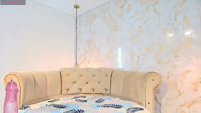 Snapshot of tifanibrown chatting on February 14, 1:33 pm tifanibrown online show from February 14, 1:33 pm