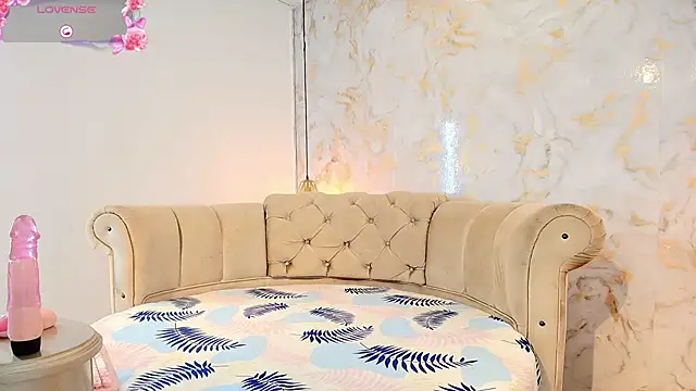 Snapshot of tifanibrown chatting on February 9, 1:20 pm tifanibrown online show from February 9, 1:20 pm