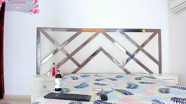 Snapshot of tifanibrown chatting on February 17, 1:52 pm tifanibrown online show from February 17, 1:52 pm