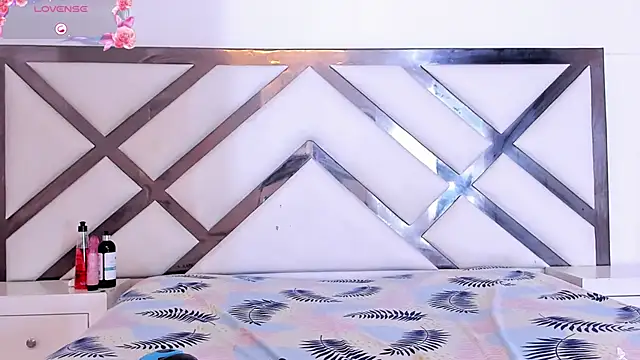 Snapshot of tifanibrown chatting on February 24, 1:23 pm tifanibrown online show from February 24, 1:23 pm