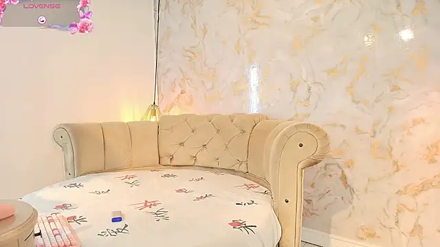 Snapshot of tifanibrown chatting on February 5, 1:18 pm tifanibrown online show from February 5, 1:18 pm