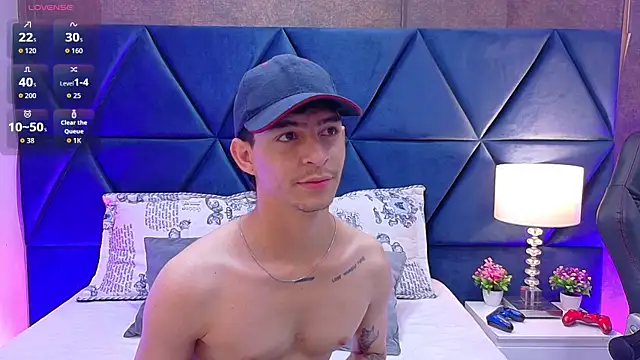 Logan Woods online show from February 12, 2:39 pm