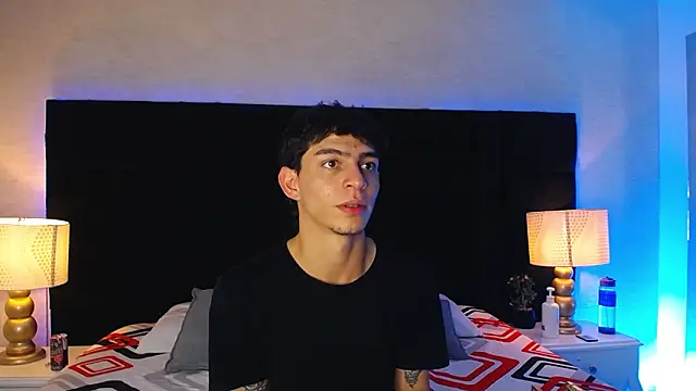 Logan Woods online show from February 18, 1:25 am