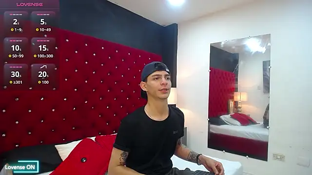 Logan Woods online show from February 3, 9:42 pm