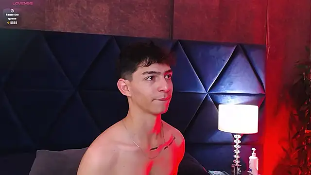 Logan Woods online show from March 3, 5:09 pm