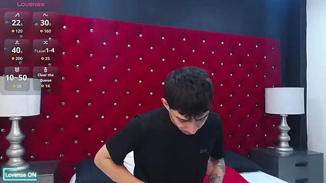 Logan Woods online show from February 5, 10:05 pm