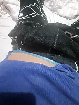 Snapshot of Charlyx-20 chatting on February 28, 12:32 am Charlyx-20 online show from February 28, 12:32 am