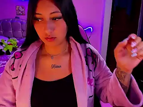 Snapshot of sofii_1219 chatting on February 6, 9:05 am sofii 1219 online show from February 6, 9:05 am