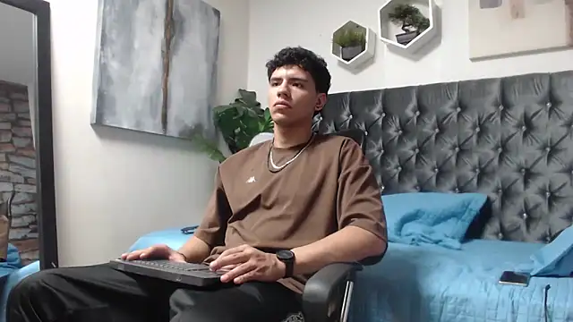 Tobias Vega online show from March 31, 11:40 pm