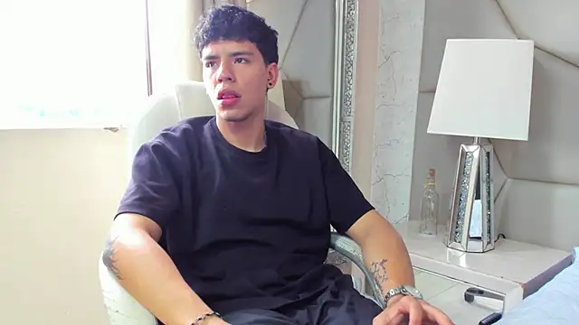 Tobias Vega online show from April 3, 9:43 pm