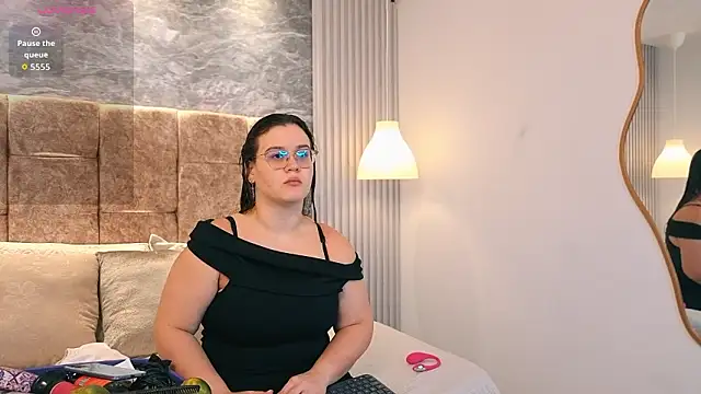 zoe hugeboobs online show from March 4, 12:02 pm