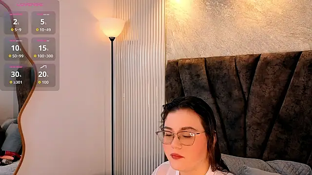 zoe hugeboobs online show from February 4, 12:11 pm