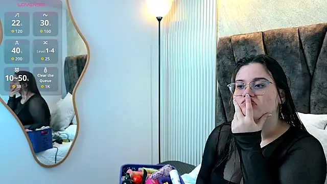 zoe hugeboobs online show from February 19, 11:51 am