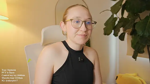 Scarlett NoirMuse online show from May 17, 8:42 pm