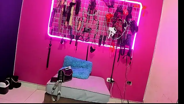 Slave Melany bdsm online show from March 18, 1:02 pm