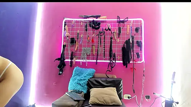 Slave Melany bdsm online show from May 15, 2:04 pm