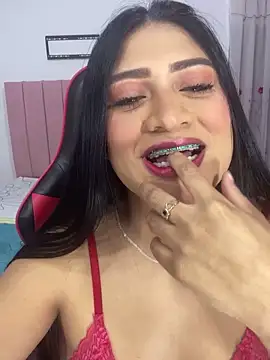 Snapshot of GabrielaZuluaga chatting on February 13, 6:24 am GabrielaZuluaga online show from February 13, 6:24 am