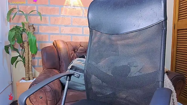 mister eithan online show from March 6, 2:39 am