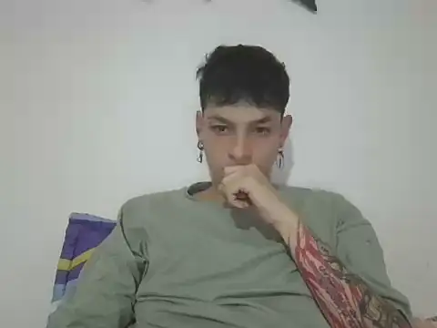 Snapshot of blackninja66 chatting on February 18, 12:01 pm blackninja66 online show from February 18, 12:01 pm