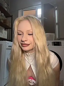 DayaFoxy online show from April 9, 1:17 pm