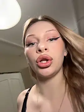 Snapshot of DayaFoxy chatting on February 28, 1:11 pm DayaFoxy online show from February 28, 1:11 pm