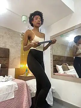Snapshot of Afrodita_Greenn chatting on June 15, 12:01 am Afrodita Greenn online show from June 15, 12:01 am