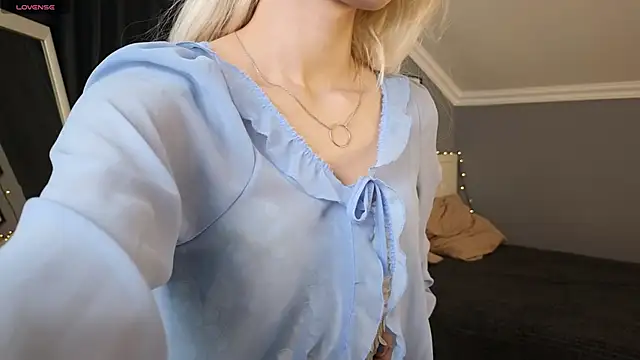 Naomi Demio online show from April 1, 1:41 pm