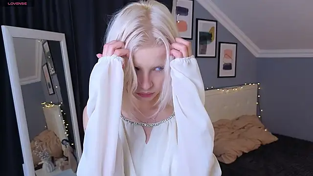 Naomi Demio online show from March 25, 12:37 pm