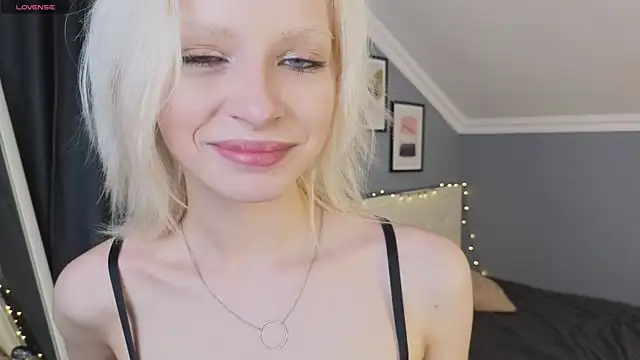 Naomi Demio online show from March 29, 12:18 pm