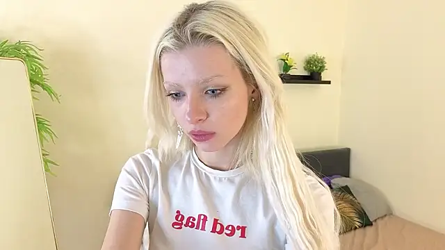 Snapshot of Naomi_Demio chatting on February 6, 2:57 pm Naomi Demio online show from February 6, 2:57 pm