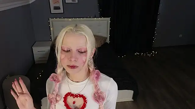 Snapshot of Naomi_Demio chatting on February 14, 9:20 am Naomi Demio online show from February 14, 9:20 am