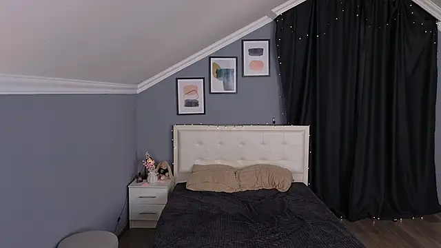 Naomi Demio online show from March 6, 11:16 am