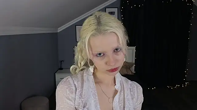 Snapshot of Naomi_Demio chatting on February 19, 9:17 am Naomi Demio online show from February 19, 9:17 am