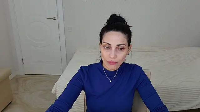 LovelyBeatrice online show from March 5, 6:32 am