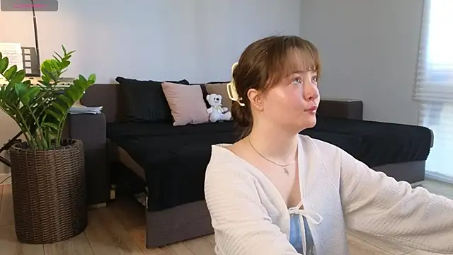 MillaKowal online show from April 5, 12:23 pm