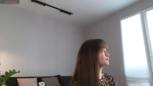 MillaKowal online show from April 11, 4:20 am