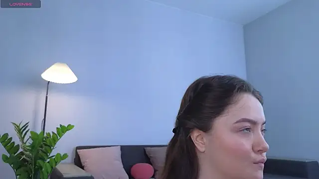 Snapshot of MillaKowal chatting on February 25, 6:24 am MillaKowal online show from February 25, 6:24 am