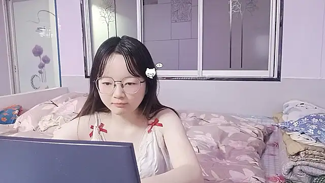 Snapshot of weiwei4999 chatting on February 13, 9:09 am weiwei4999 online show from February 13, 9:09 am