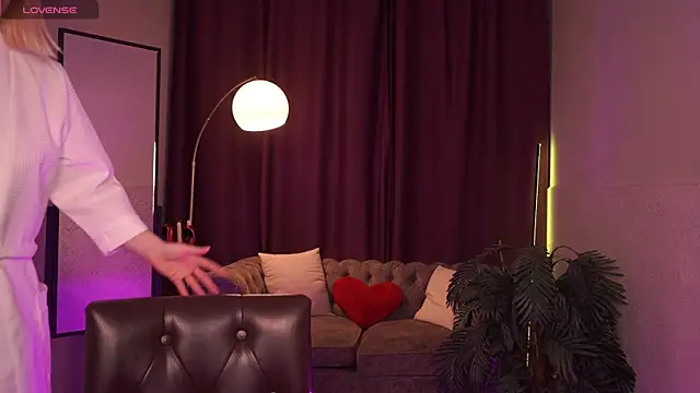 AmeliaWeells online show from April 24, 4:14 am