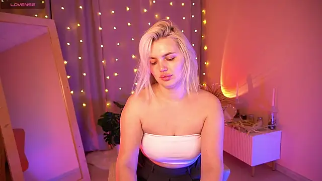 AmeliaWeells online show from April 8, 4:03 am