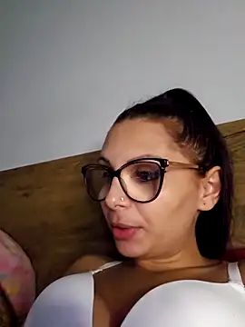 Snapshot of HiddendesireXO01 chatting on February 17, 8:28 pm HiddendesireXO01 online show from February 17, 8:28 pm